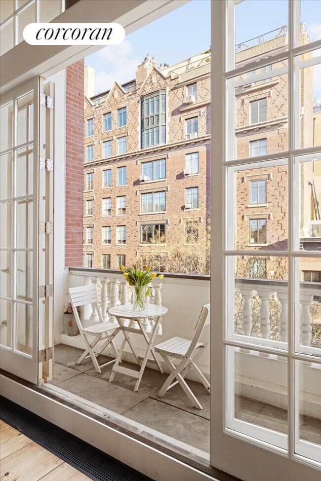 Foto del edificio - 52 W 9th St