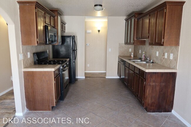 Building Photo - 4 br, 2 bath House - 716 DESERT SAGE DR.