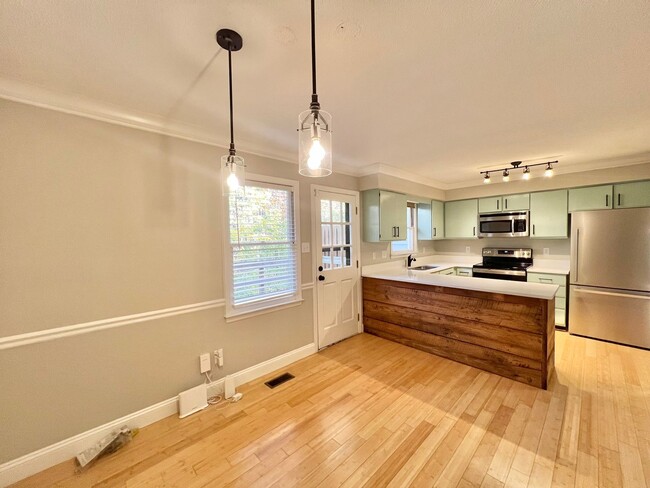 Building Photo - Newly Remodeled 2BD, 2.5BA Raleigh Townhom...