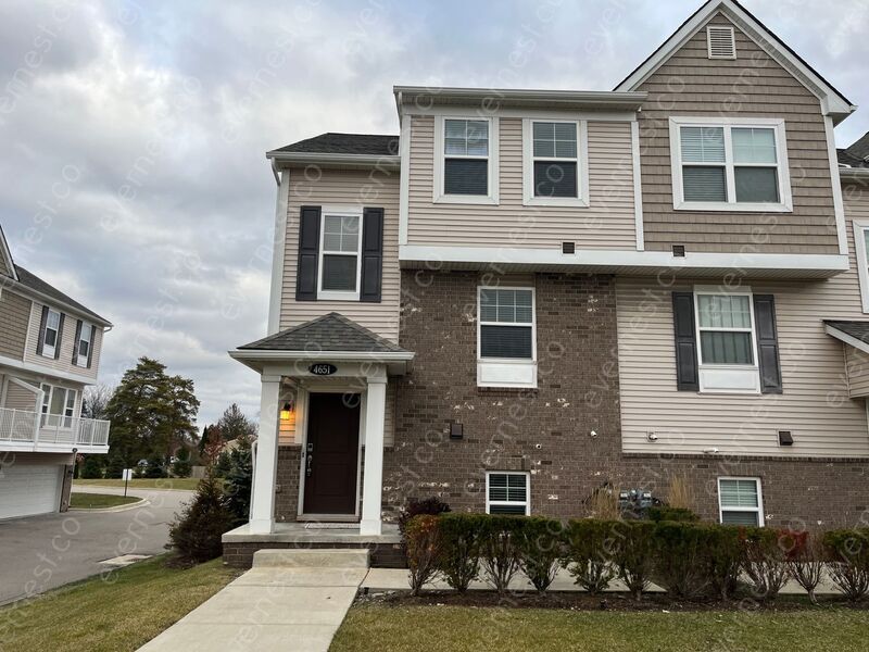 4651 Bradley Cir, Troy, MI 48085 House Rental in Troy, MI