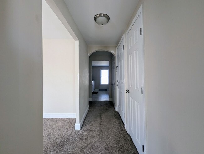 Building Photo - 223 W 6th St