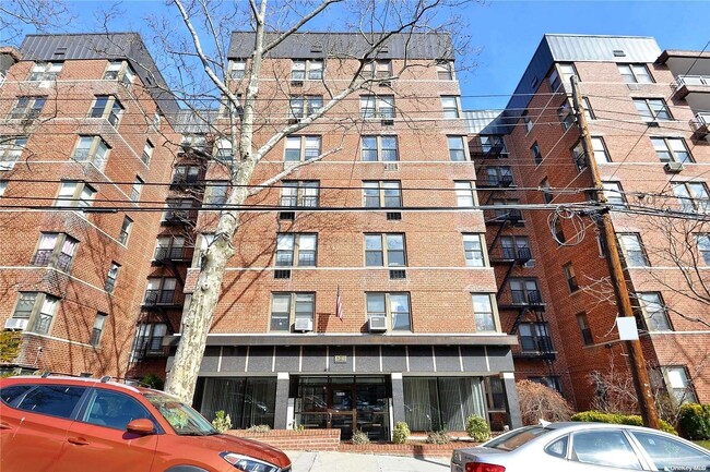 Building Photo - 67-41 Burns St