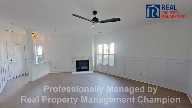 Building Photo - Beautifully Updated 2 BD/2 BA with Screened Porch & Modern Finishes