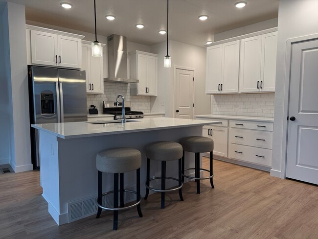 Building Photo - 6863 W Meadow Grass Dr