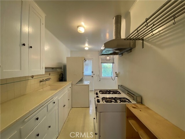 Foto del edificio - 1714 Gillette Crescent