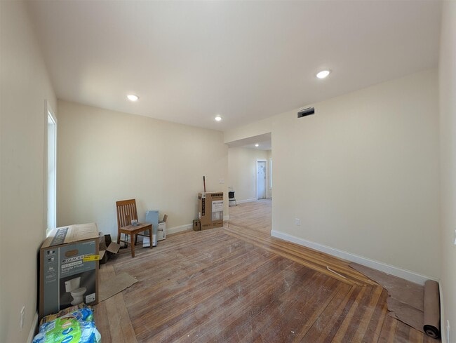 Foto del edificio - 5 Lowell Cir