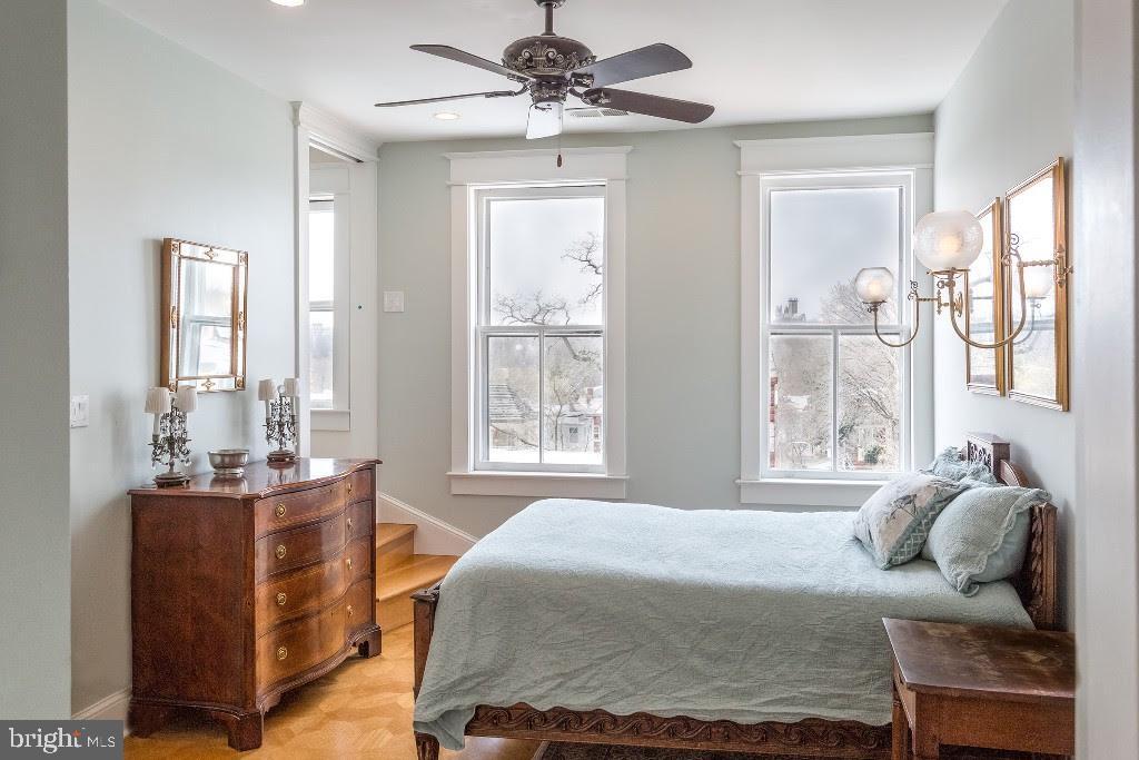 Foto principal - 3110 18th St NW