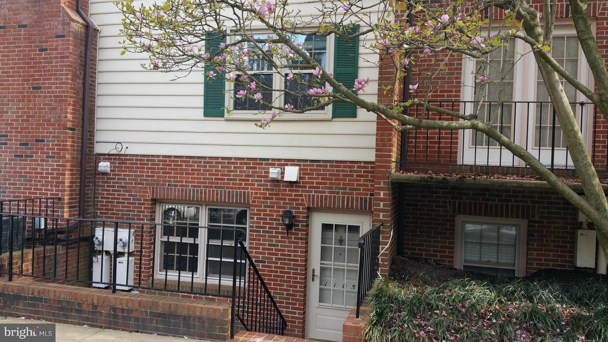 1105 N Stuart St Unit 1, Arlington, VA 22201 Condo for Rent in Arlington, VA