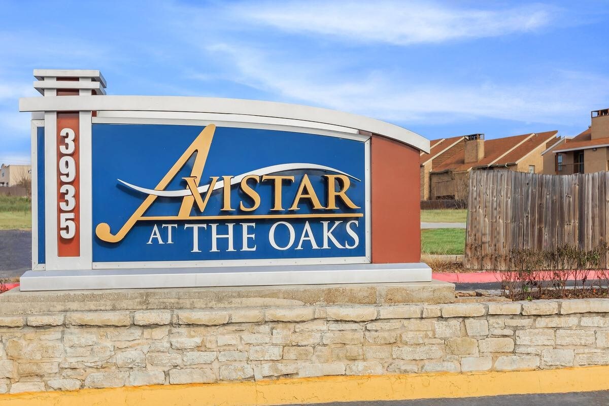Avistar at the Oaks Apartments in San Antonio, TX