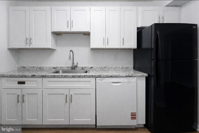 Foto del edificio - 5 Warren Lodge Ct