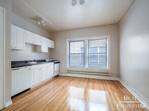 Building Photo - 1307 Oak Ave