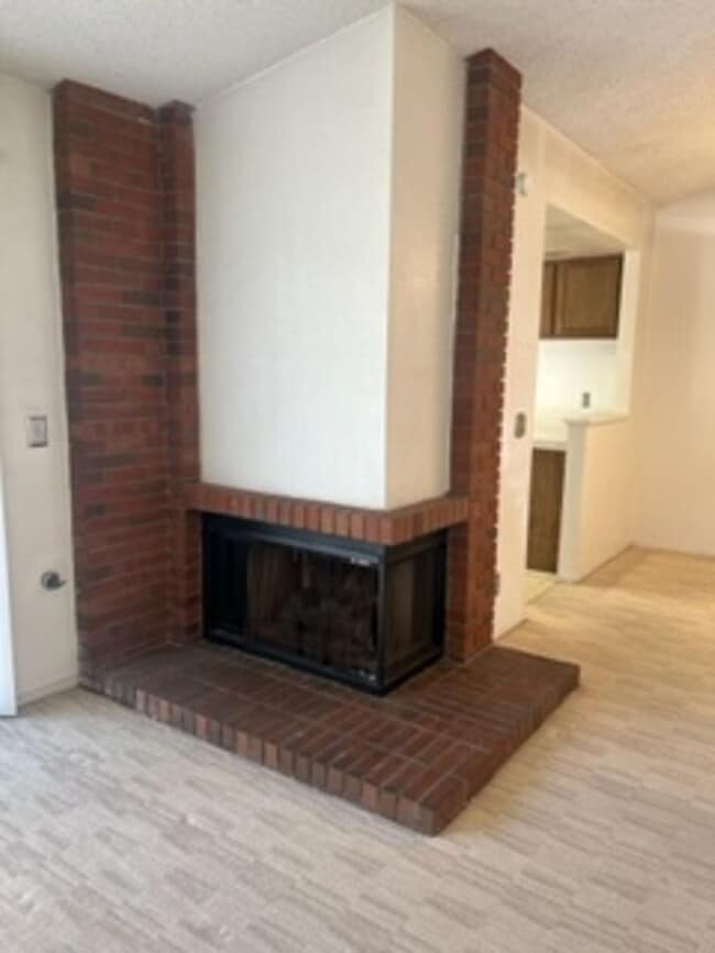 Building Photo - Green Valley 2 Bedroom Townhouse!