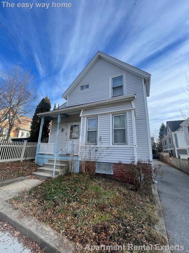 Primary Photo - 19 Porter St