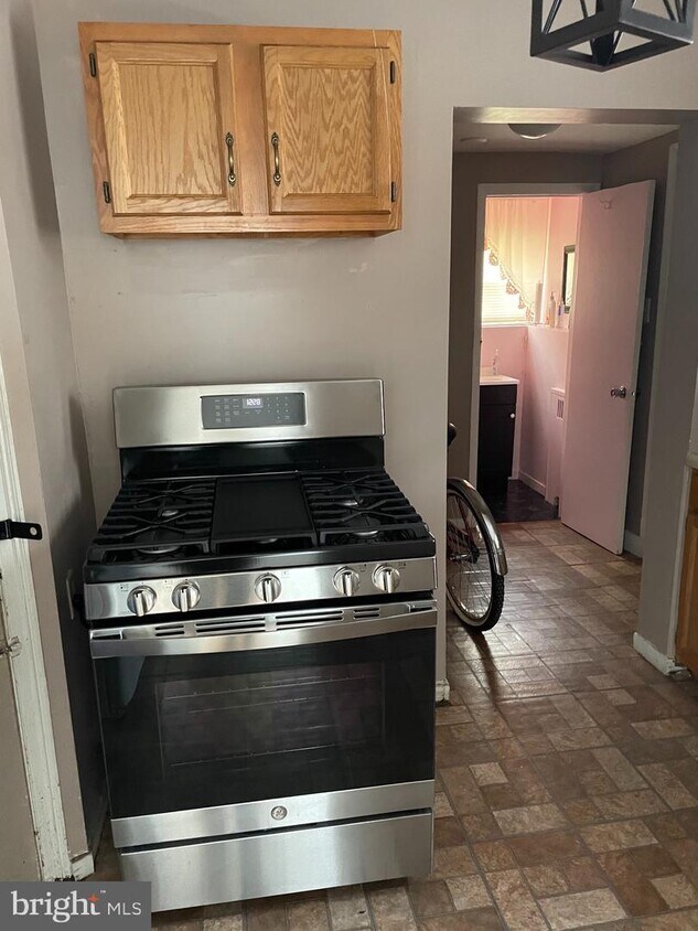Foto principal - 8227 Pickering Ave