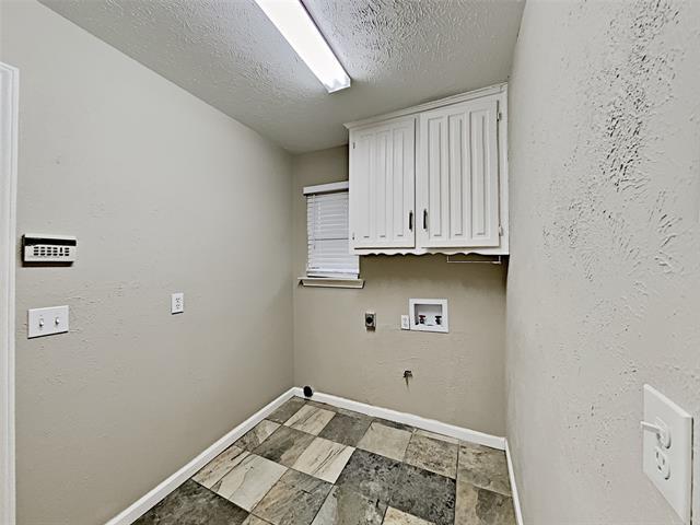 Foto del edificio - 2412 Flagstone Dr