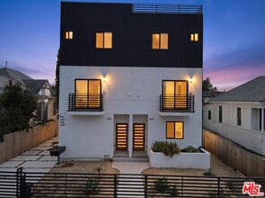 Building Photo - 438 E 28th St