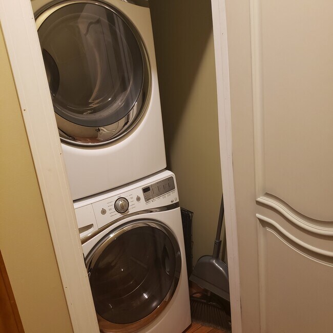 Foto del edificio - 229 W Washington St