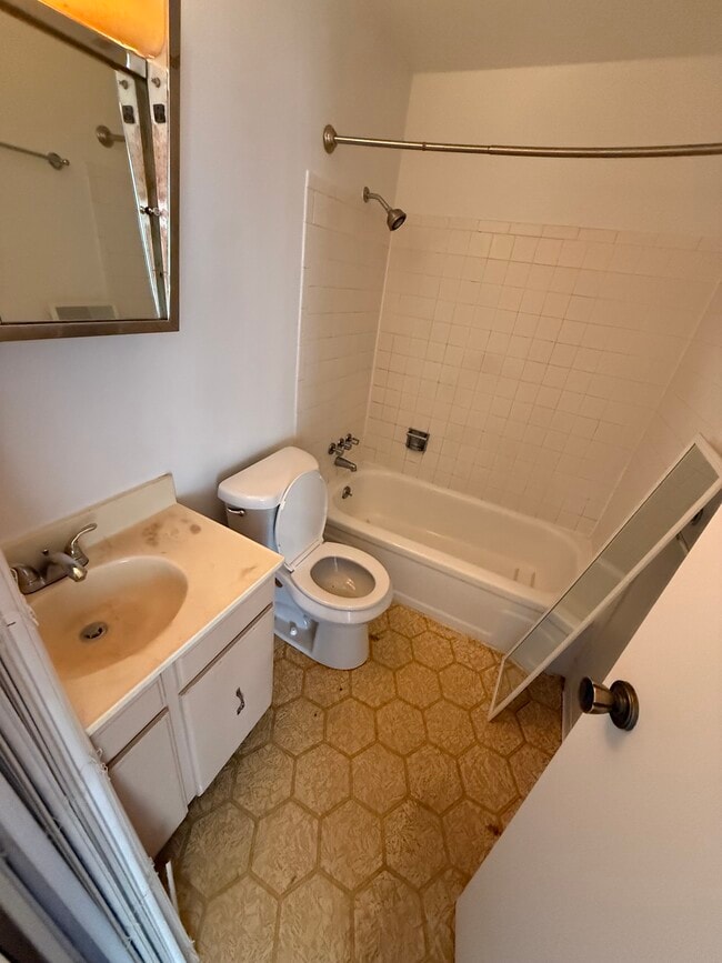 Building Photo - 1705 Heatheridge Rd