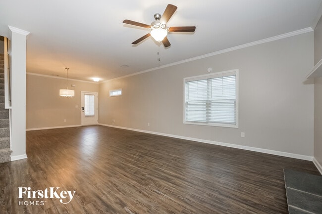 Building Photo - 28 E Newnan Rd