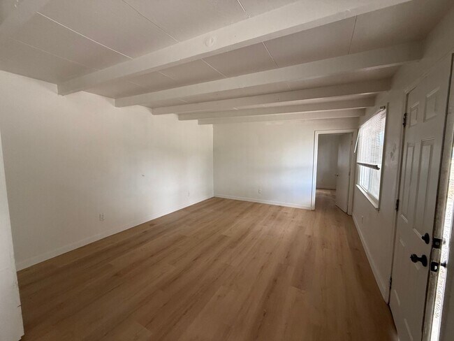 Building Photo - 40360 Mayberry Ave