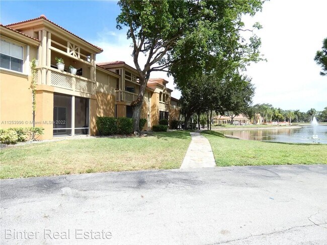 Building Photo - 2 br, 2 bath House - 4831 Via Palm Lake 1212