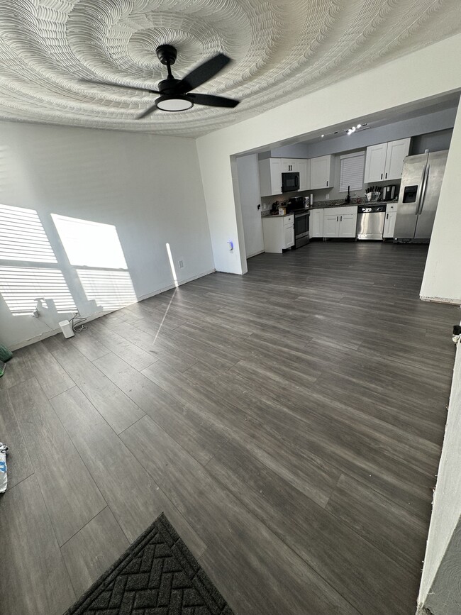 Building Photo - 3130 Vimy Ridge Ave