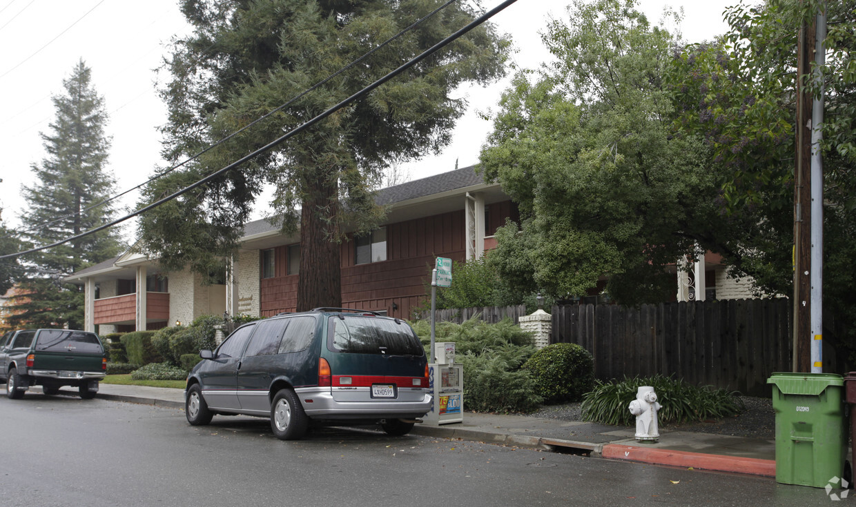 Building Photo - Redwood Patio Apartments