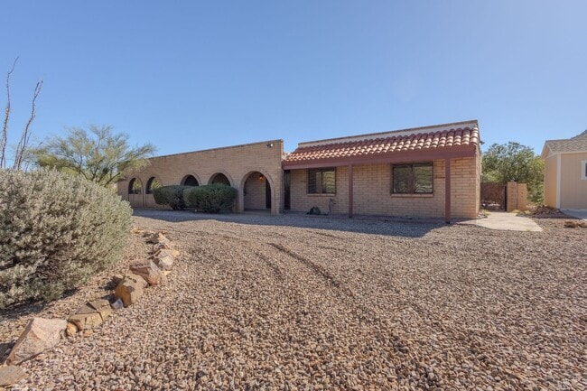 Building Photo - 4 Bedrooms, 3 Bathrooms
