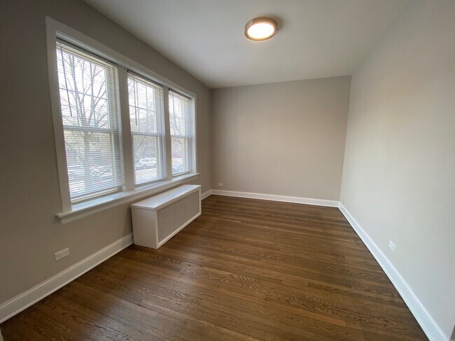 Foto del edificio - 5042 N Wolcott Ave