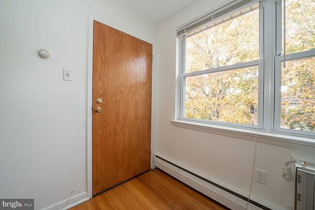 Foto del edificio - 1334 Montgomery Ave