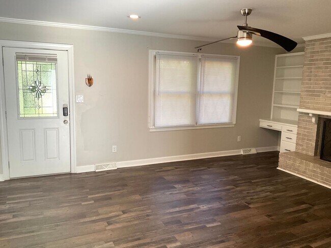 Foto del edificio - HomeFor Rent with 3 Bedrooms, 2 Baths, 2 Car Garage in Lincolnton NC