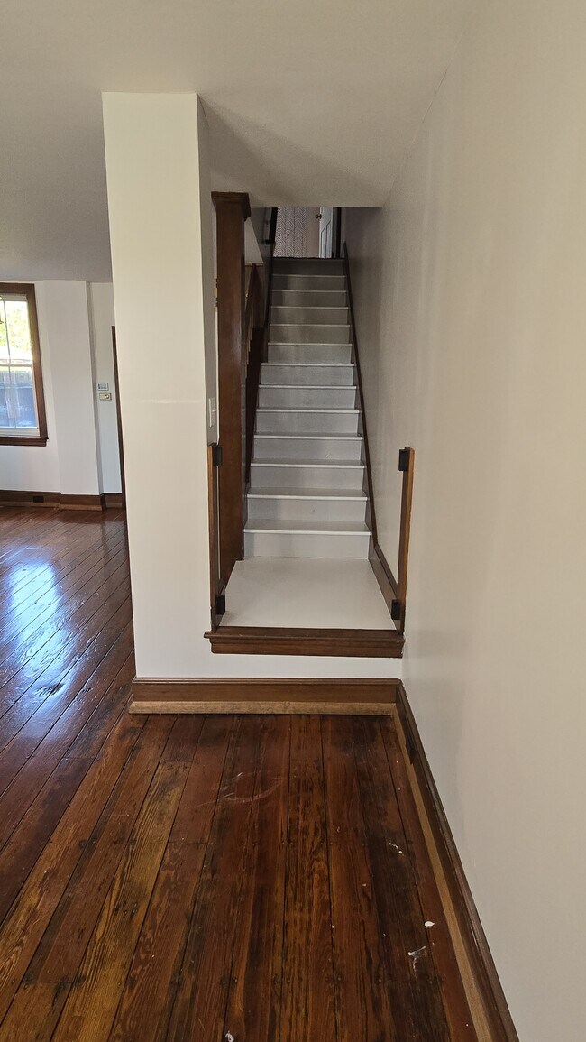 Stairs wo second floor with removable rail for ease of transport up stairs - 118 Walnut St