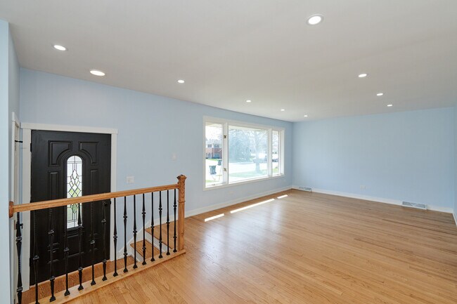 Foto del edificio - 8544 W Roseview Dr