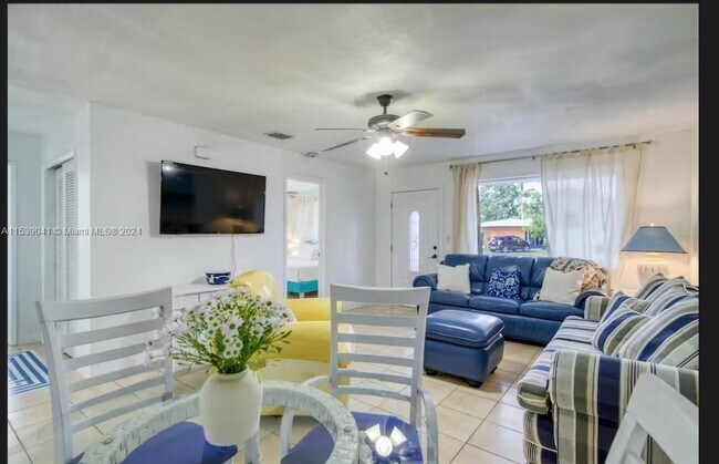 Foto del edificio - 1682 NE 56th Ct