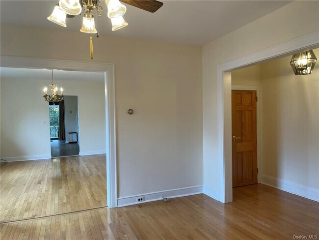 Foto del edificio - 56 Stephenson Blvd