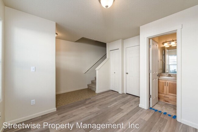 Building Photo - 2 br, 2.5 bath House - 10542 NE Cedar Fall...