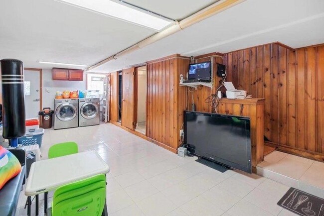 Foto del edificio - 8849 18th Ave