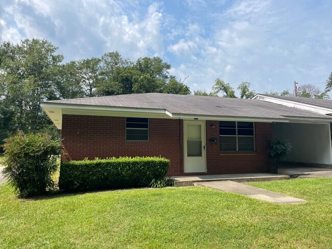 Building Photo - 211 Godwin Ln