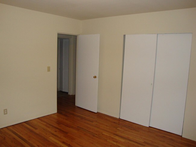 Building Photo - 4257 Hegner Ave