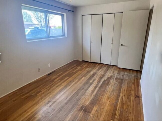 Building Photo - "Charming 2-Bedroom Oasis in Boise's Heart...