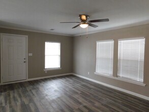 Building Photo - 155 Varsity Cir