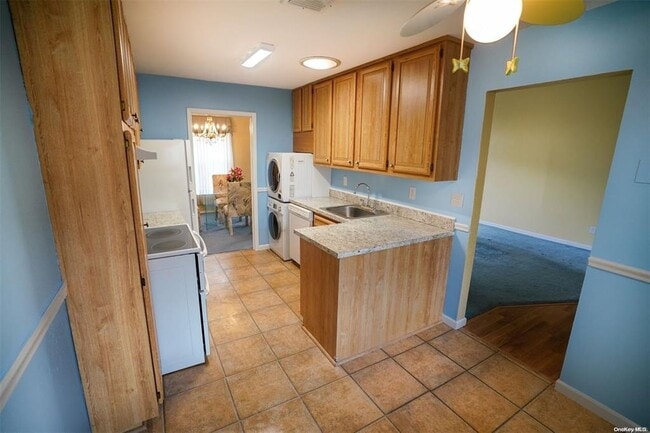 Building Photo - 906 Gotham Ct S