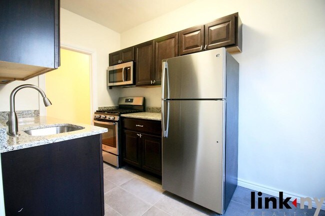 Foto del edificio - 3805 Crescent St