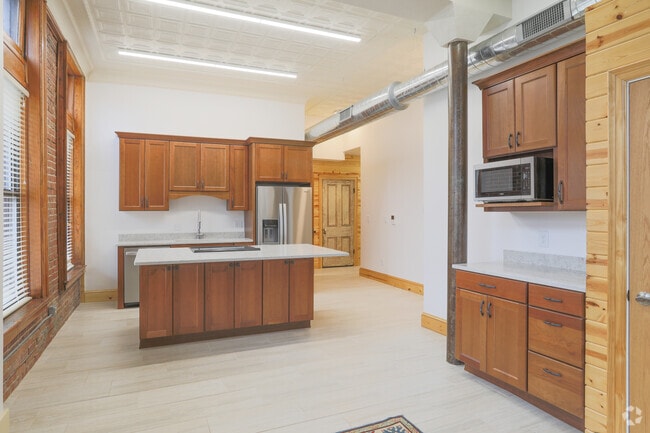 1 BR, 1 BA - Kitchen - 218 N Center St