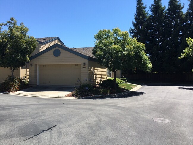 Ubicación en esquina - 1513 Fairway Green Circle