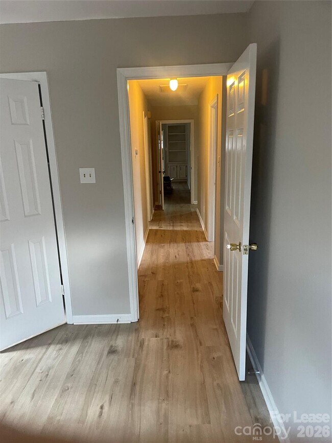 Building Photo - 8110 Sidras Ct