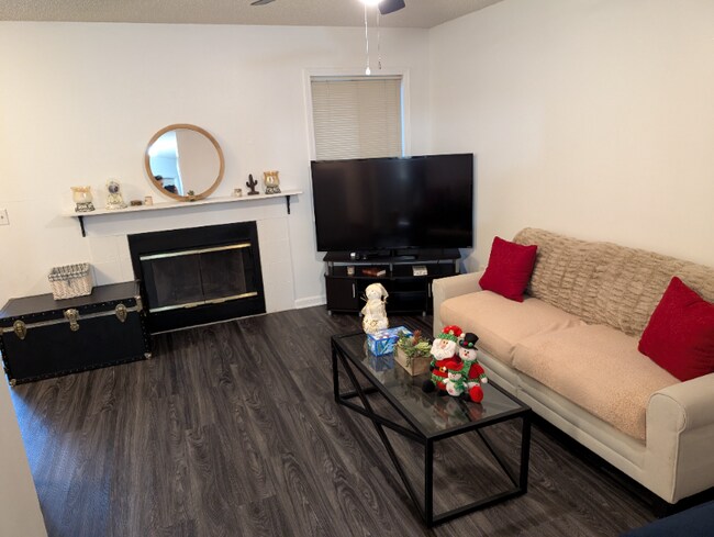 Foto del edificio - 153 Candlebrook Dr