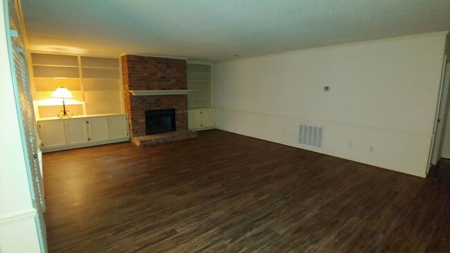 Building Photo - 705 Reston Dr