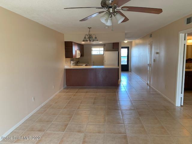 Foto del edificio - 2135 N Courtenay Pkwy