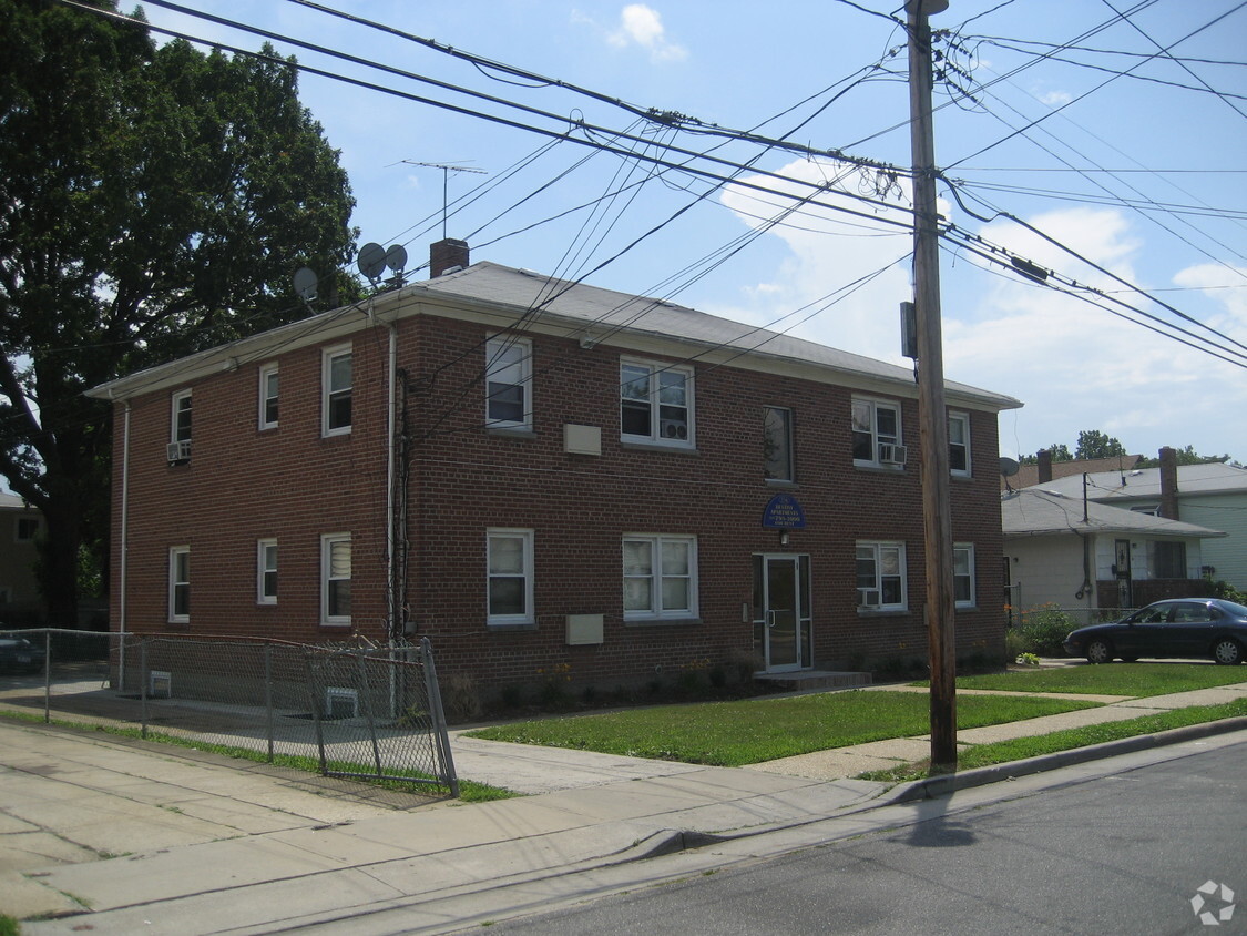 Primary Photo - 254 Stewart Ave